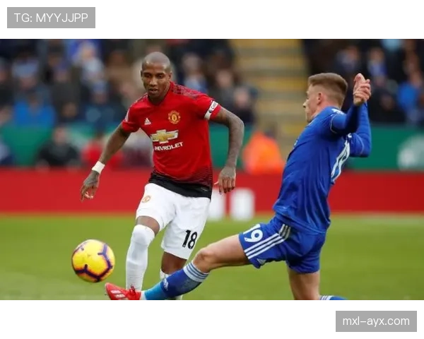 阿什利扬转型教练开启新篇章：从绿茵巨星到战术掌舵人