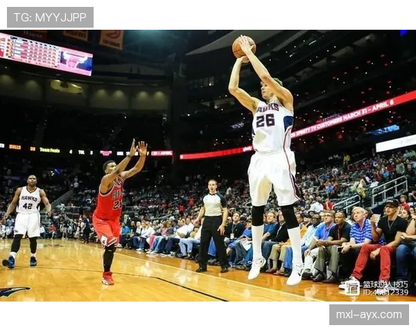 拉沙德·刘易斯无球跑动提升投篮效率 拉开队内锋线得分差距